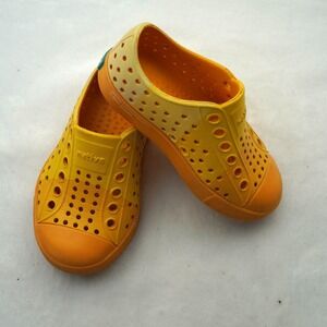 Native Jefferson C5 Yellow Crayola Lightweight Water Shoes